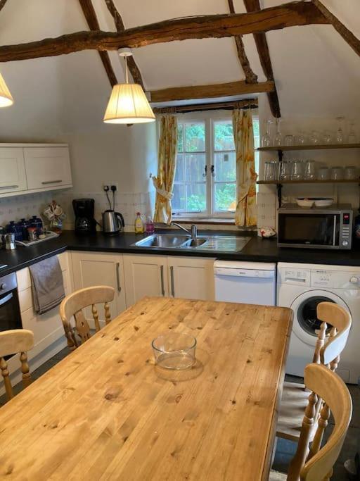 Stable Cottage - Sleeps 6, Near Lulworth Cove Dorchester Exterior photo
