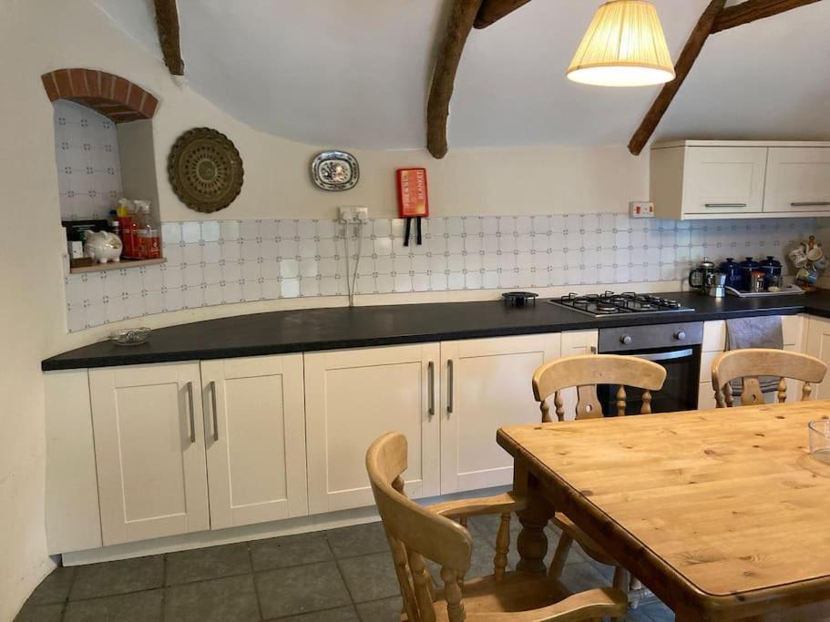 Stable Cottage - Sleeps 6, Near Lulworth Cove Dorchester Exterior photo